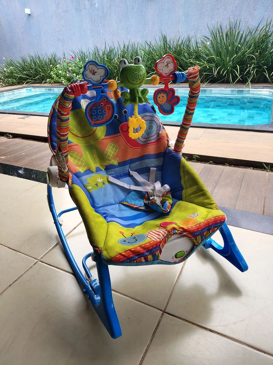 Cadeira de descanso infantil musical 