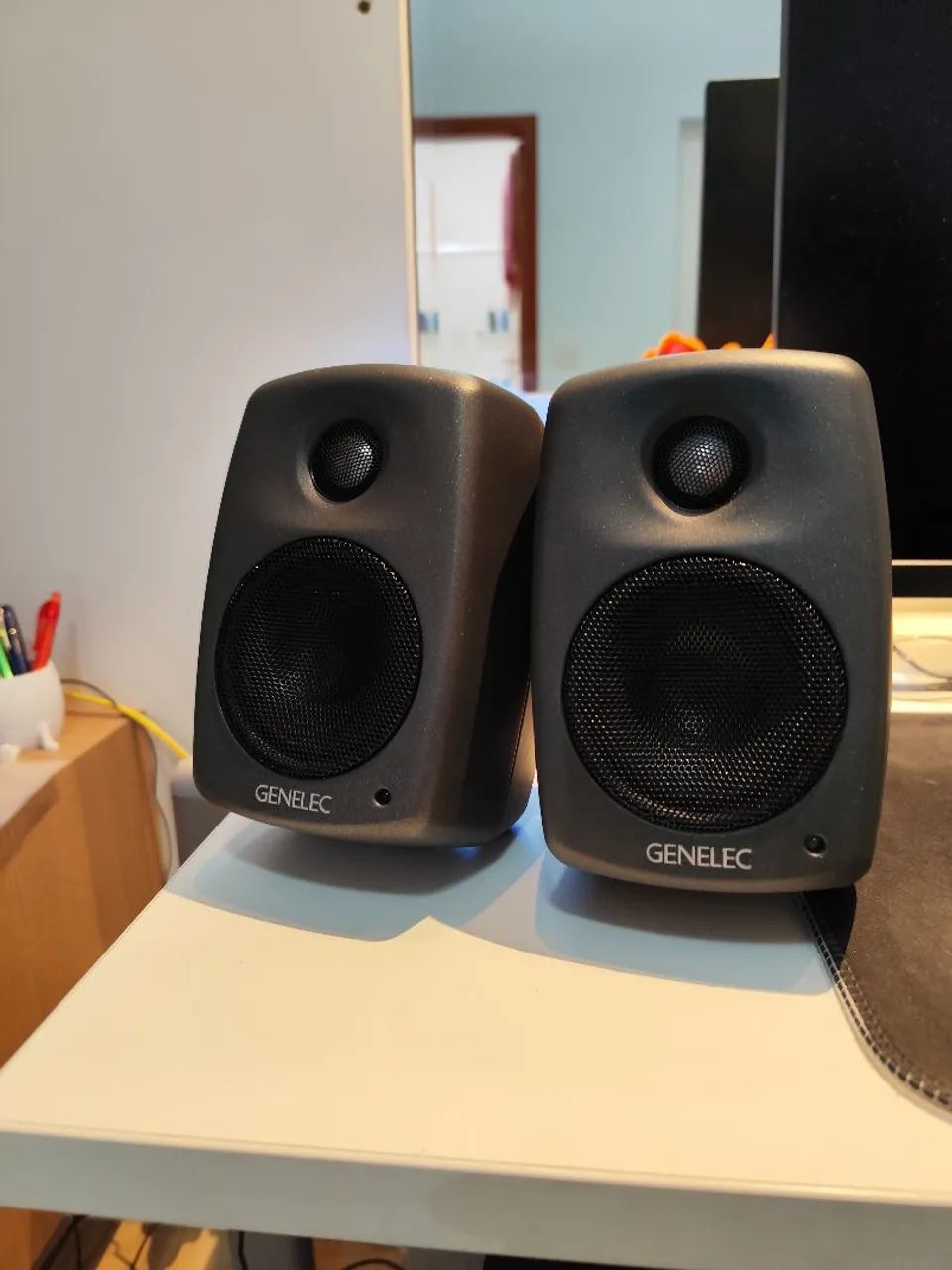 Par de monitores de áudio Genelec com suporte para parede - Foto 3