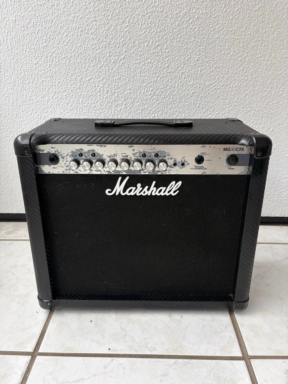 Vende-se Caixa Guitarra Marshal (Semi nova)