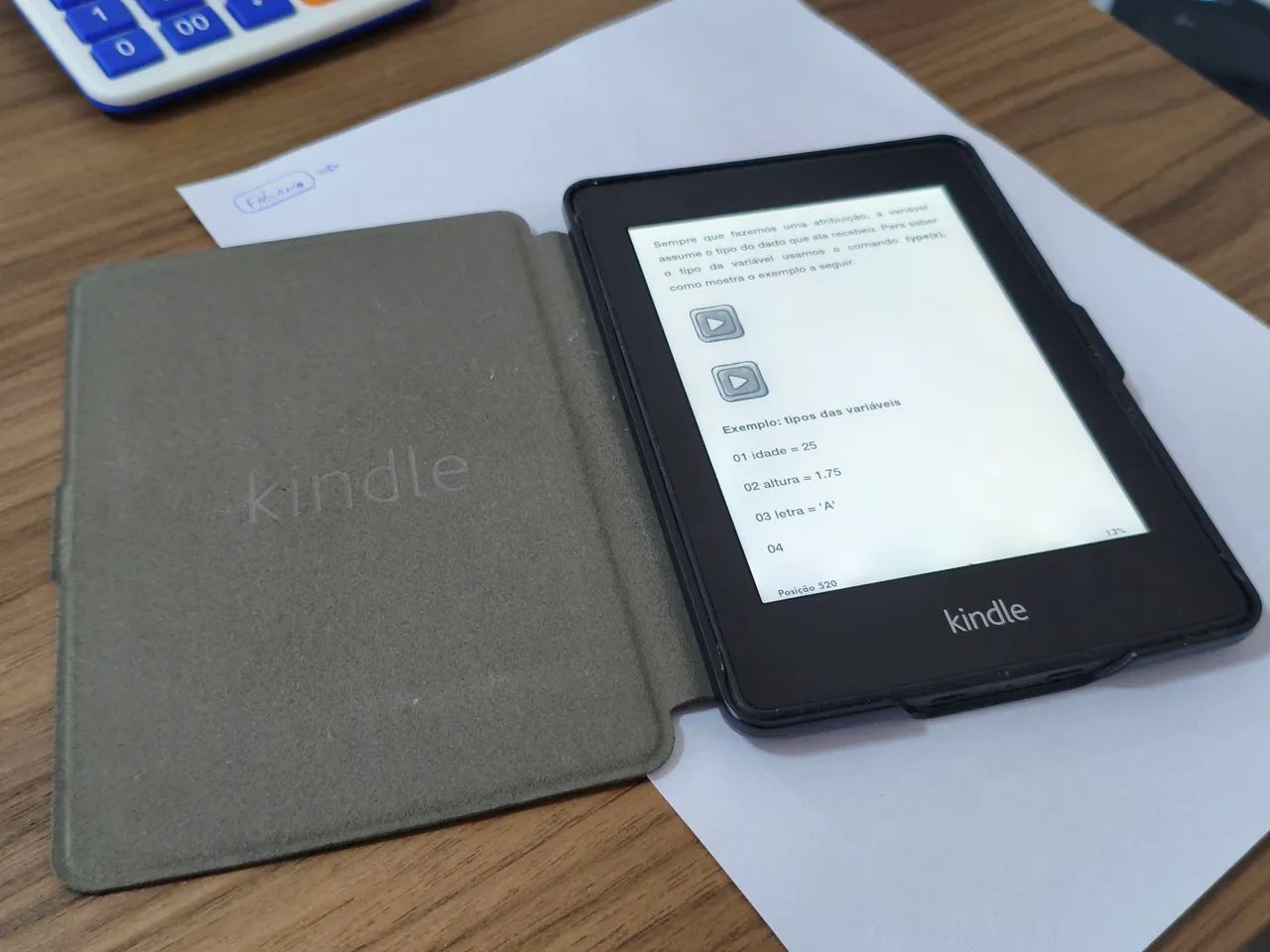 Kindle paperwhite com luz e capinha e cabo