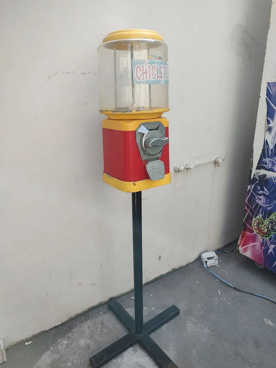 Máquina de Bolinhas C/ pedestal. Vending Machine - Foto 2