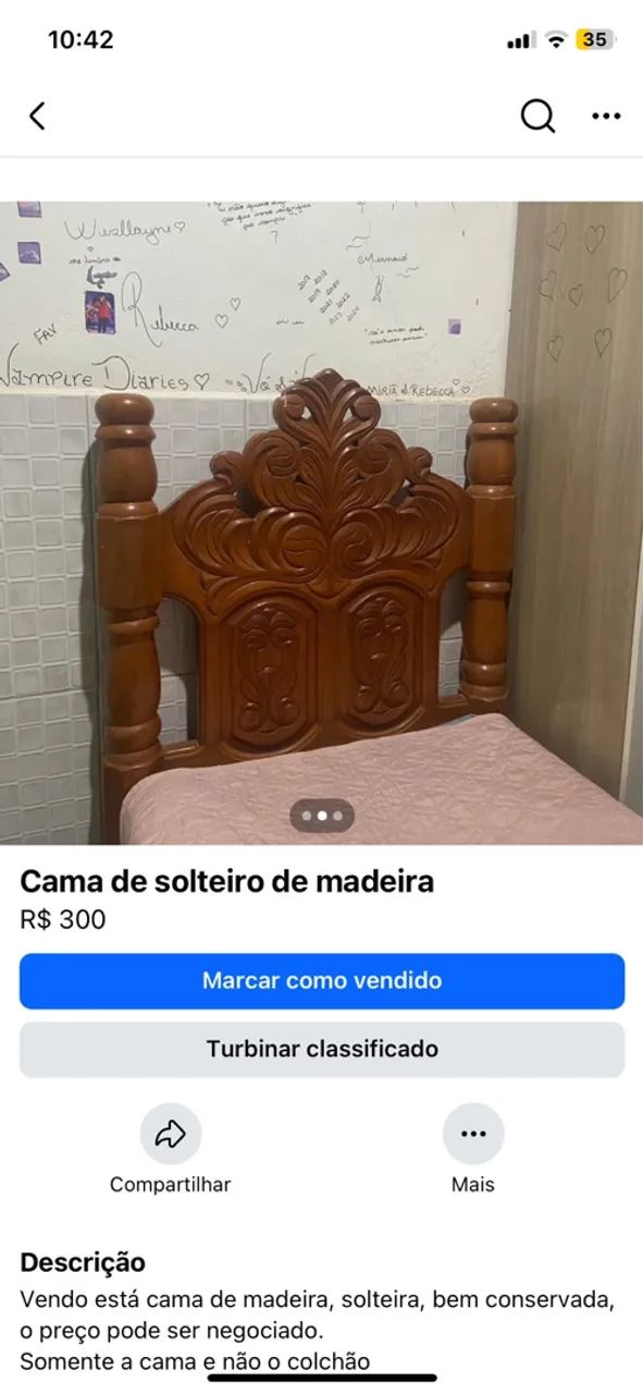 Cama de solteiro de madeira trabalhada
