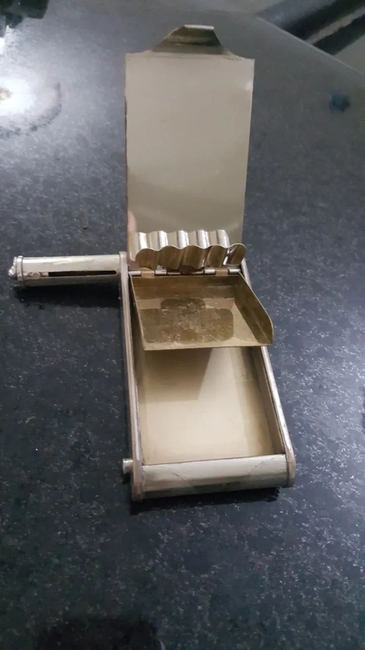 Porta cigarros em metal antigo  - Foto 2
