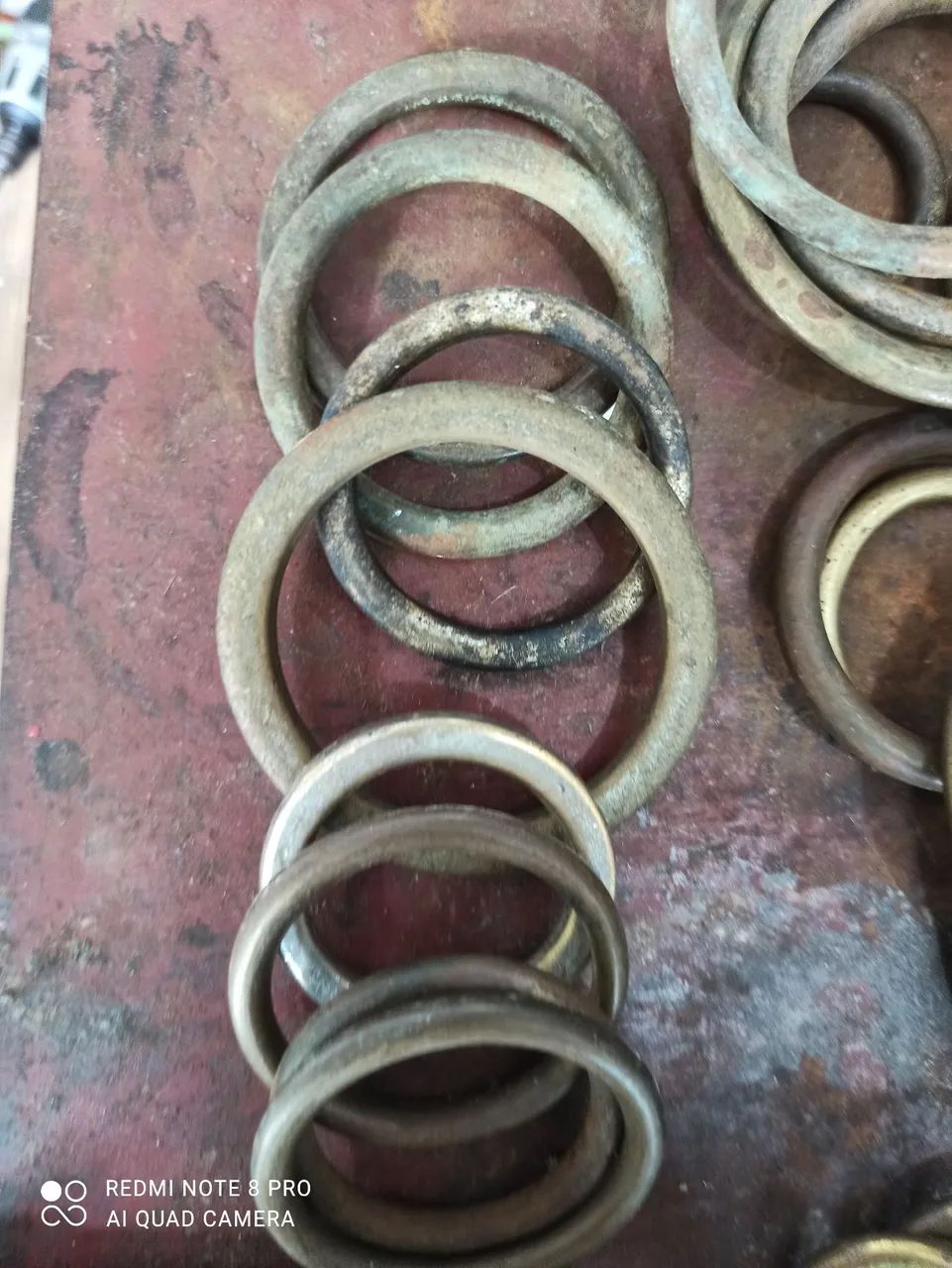 Lote de argolas selaria antigas, fivelas e estribo  - Foto 4