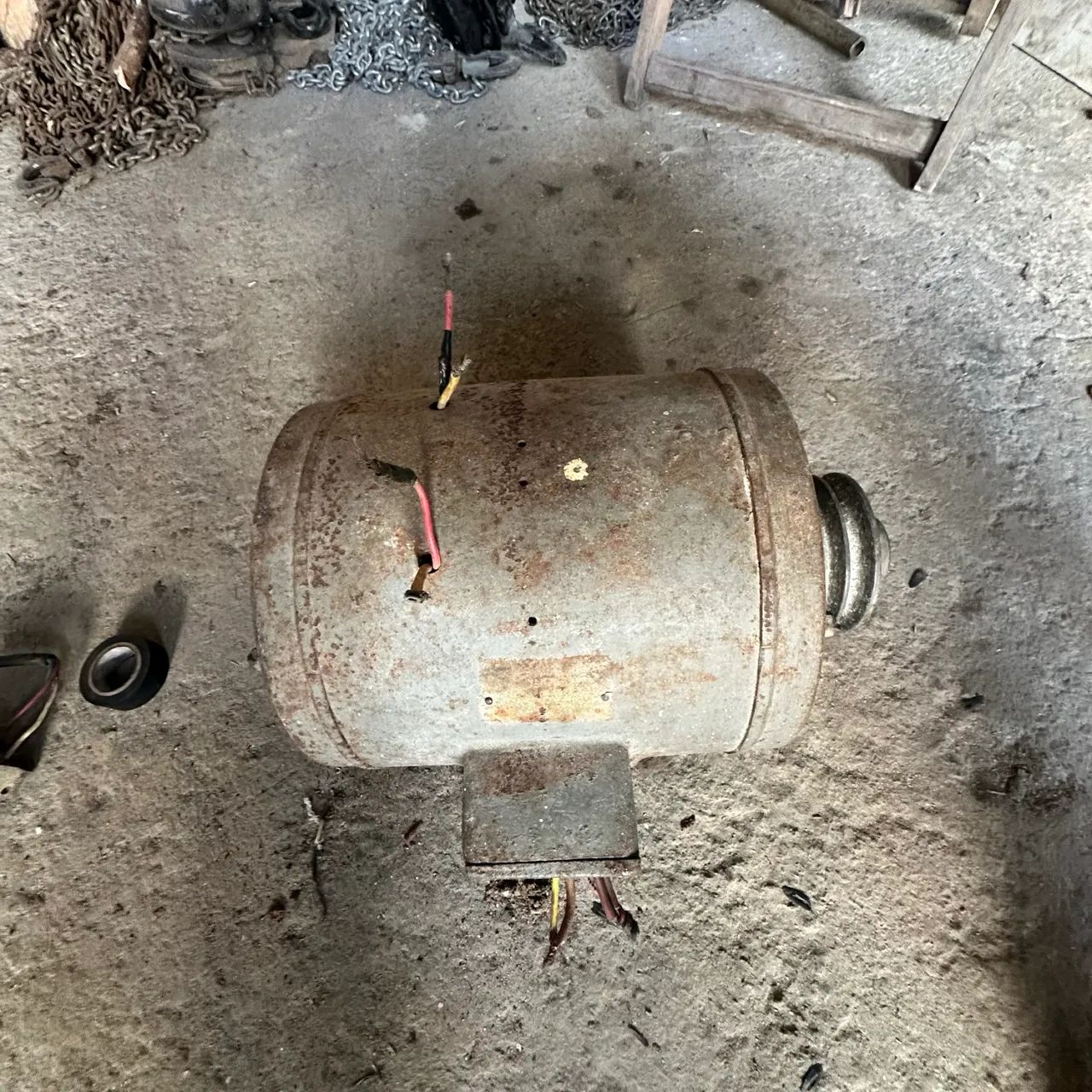 Motor elétrico 220v 3cv 3500rpm monofásico funcionando mas faltando capacitor 
