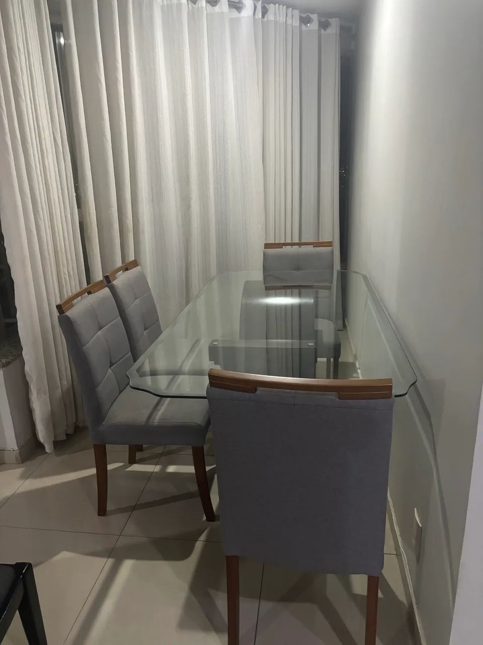 Mesa  de jantar 8 lugares mais cadeiras 