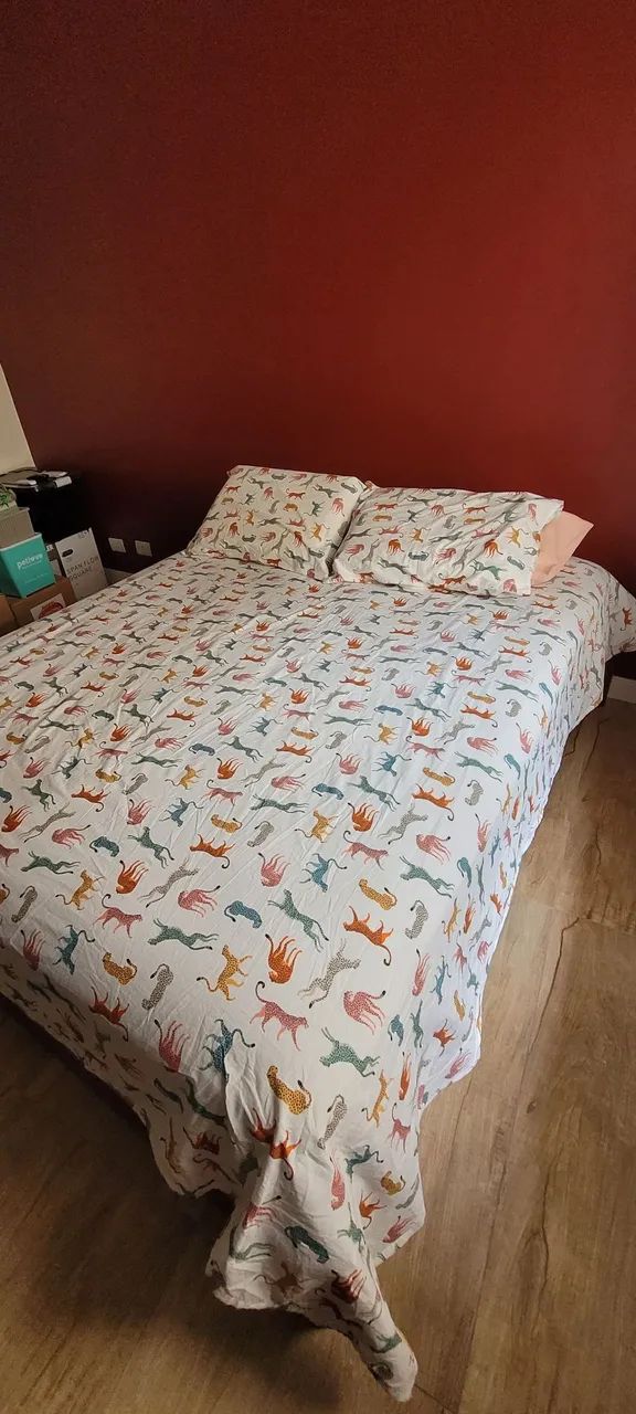 Vendo cama queen com 4 gavetas de madeira maciça  - Foto 2