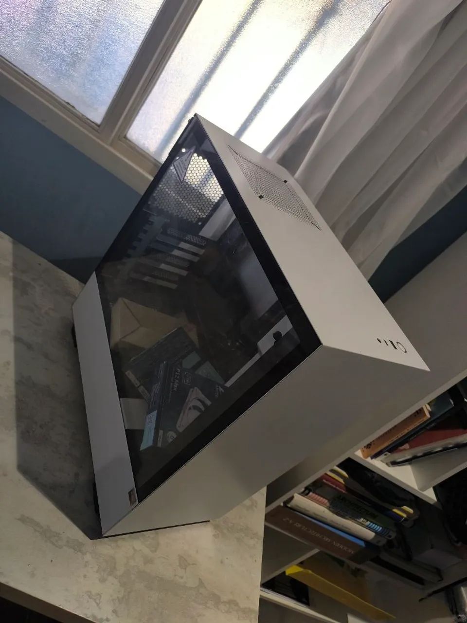 Gabinete Nzxt h510 branco com duas fans novas.