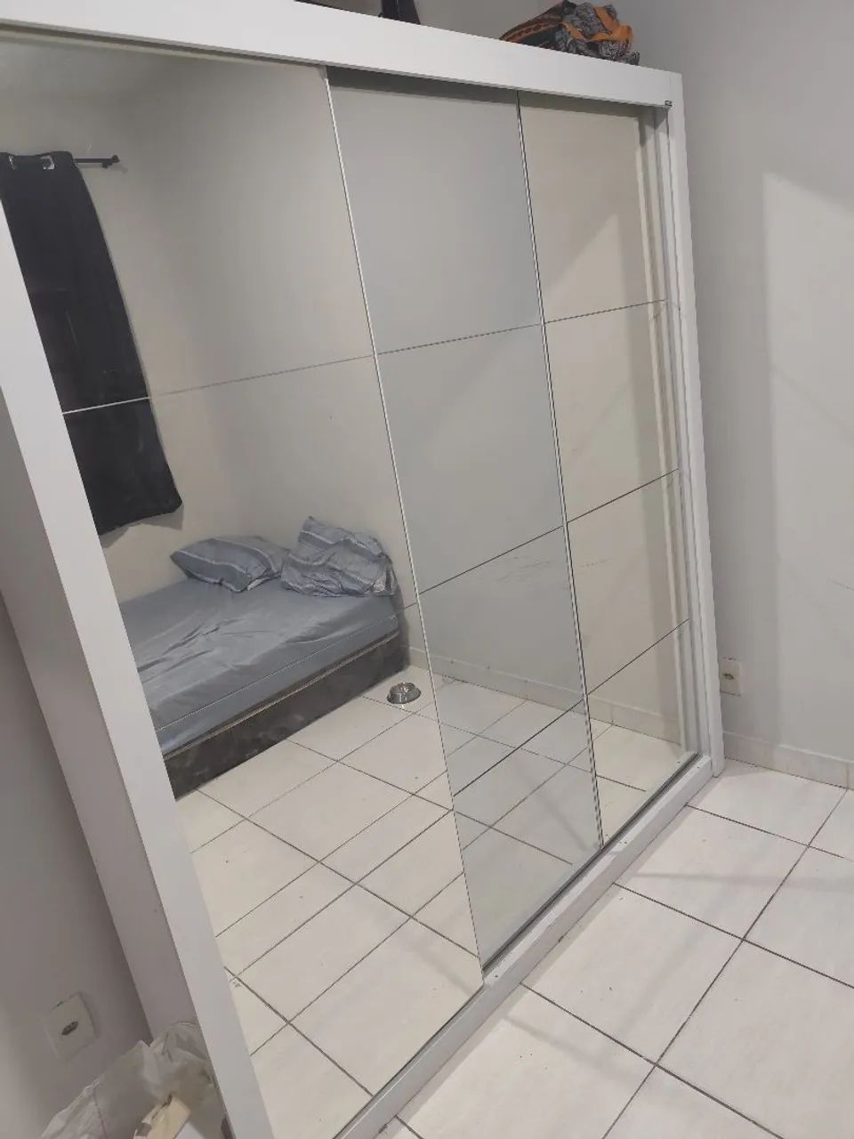 Guarda roupa porta de vidro 