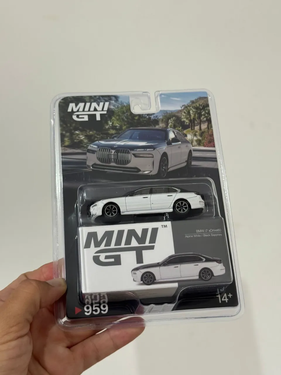 Mini GT 711 - Nissan Skyline Kenmeri Liberty Walk W/Kato Figure