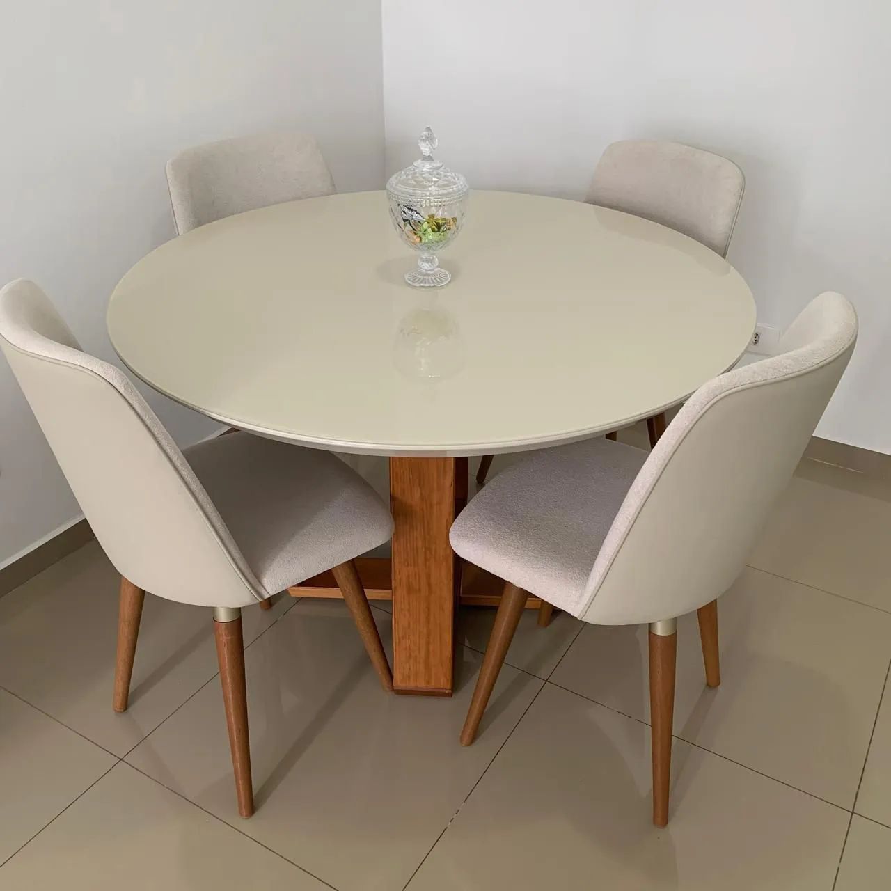 Jogo de mesa com 4 cadeiras  - Foto 5