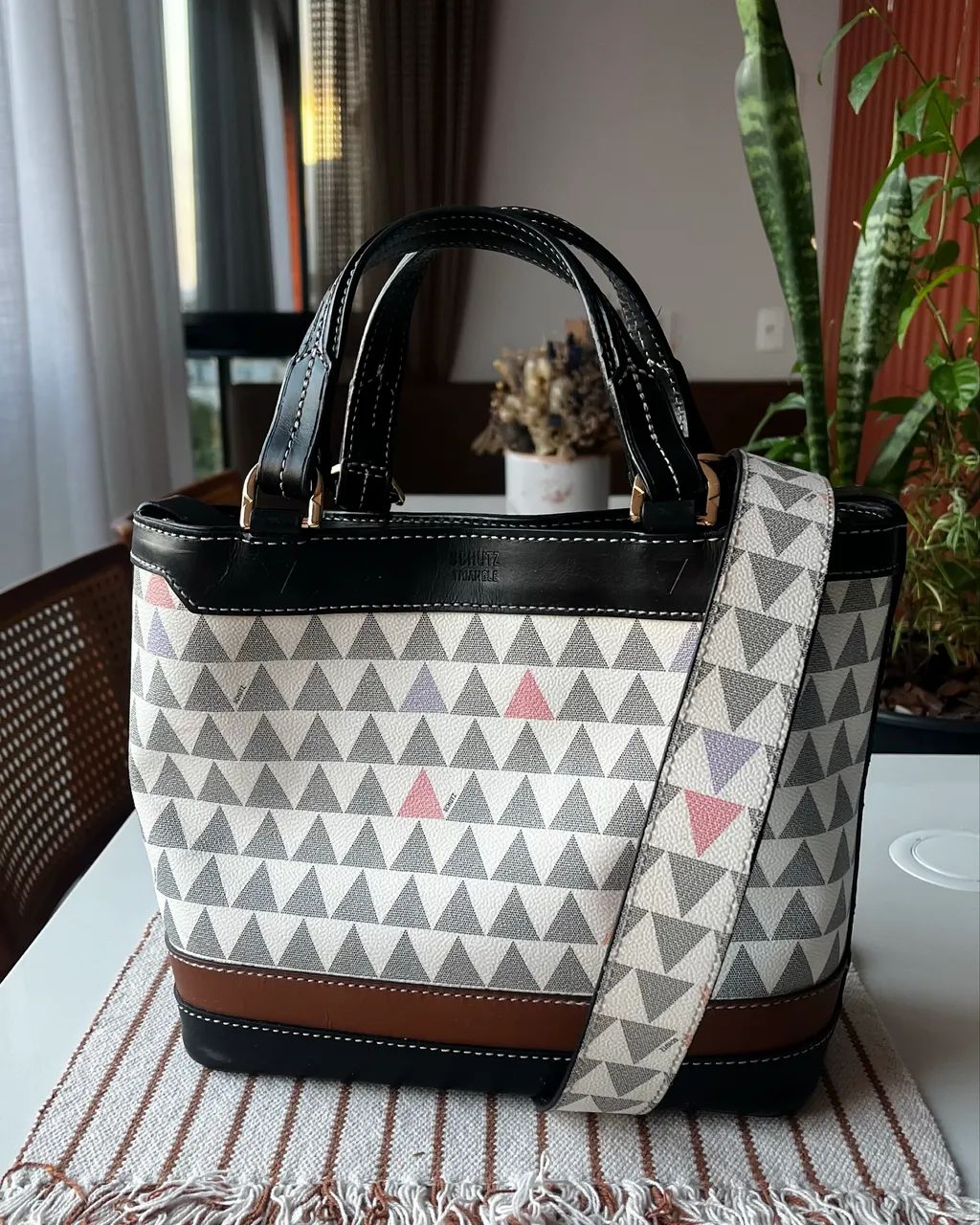Bolsa Mini Tote Emma Neo Triagle Branca Schutz - Bolsas, malas e