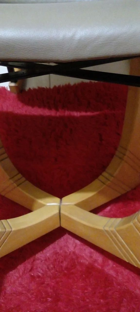 Lindas poltronas 3 peças madeira maciça e corino - Foto 4