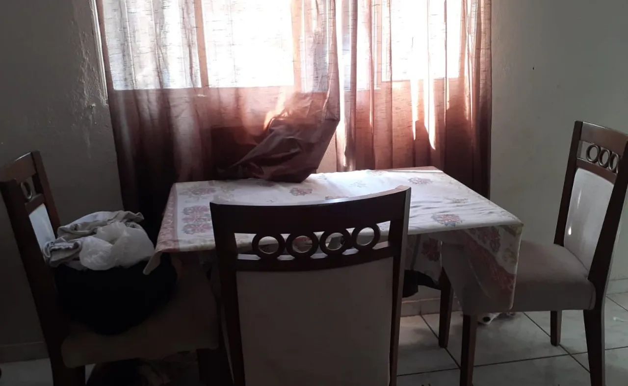 Cadeiras e Mesa de sala de Jantar