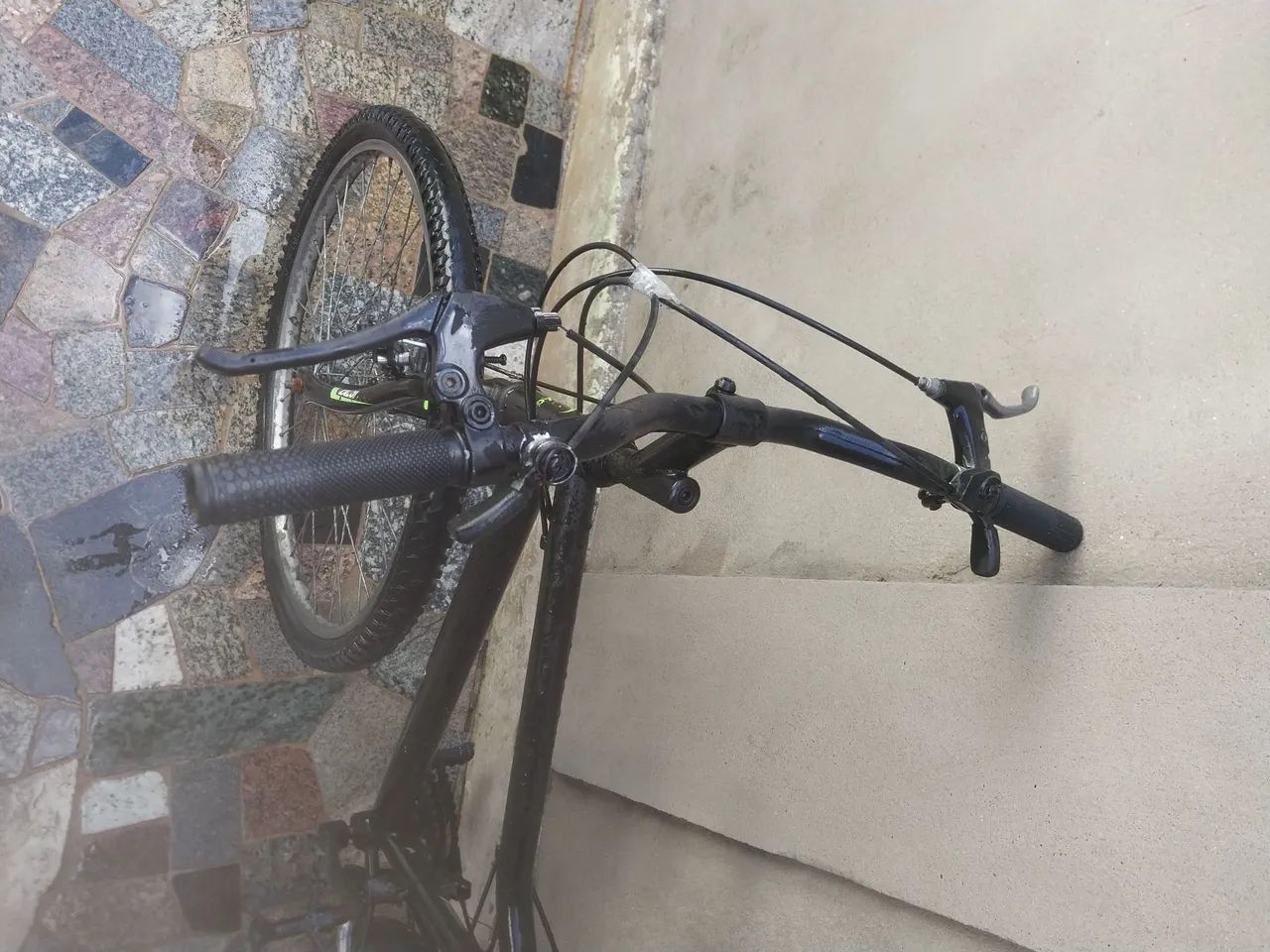 Bicicleta Preta Aro 26 com marchas - Foto 4