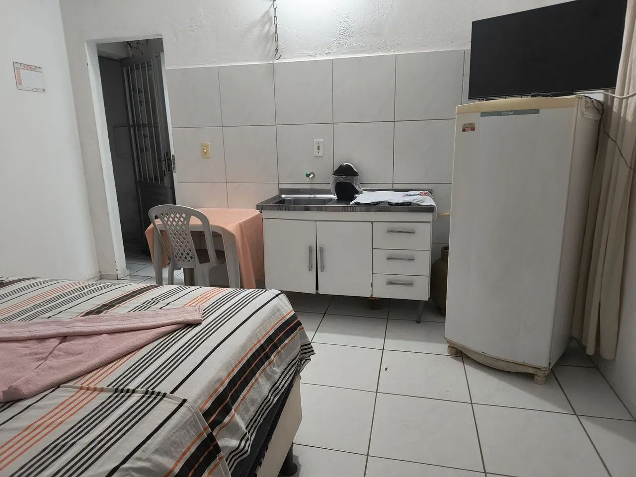Aluguel suíte, kitnet e apartamento mobiliado. - Foto 2