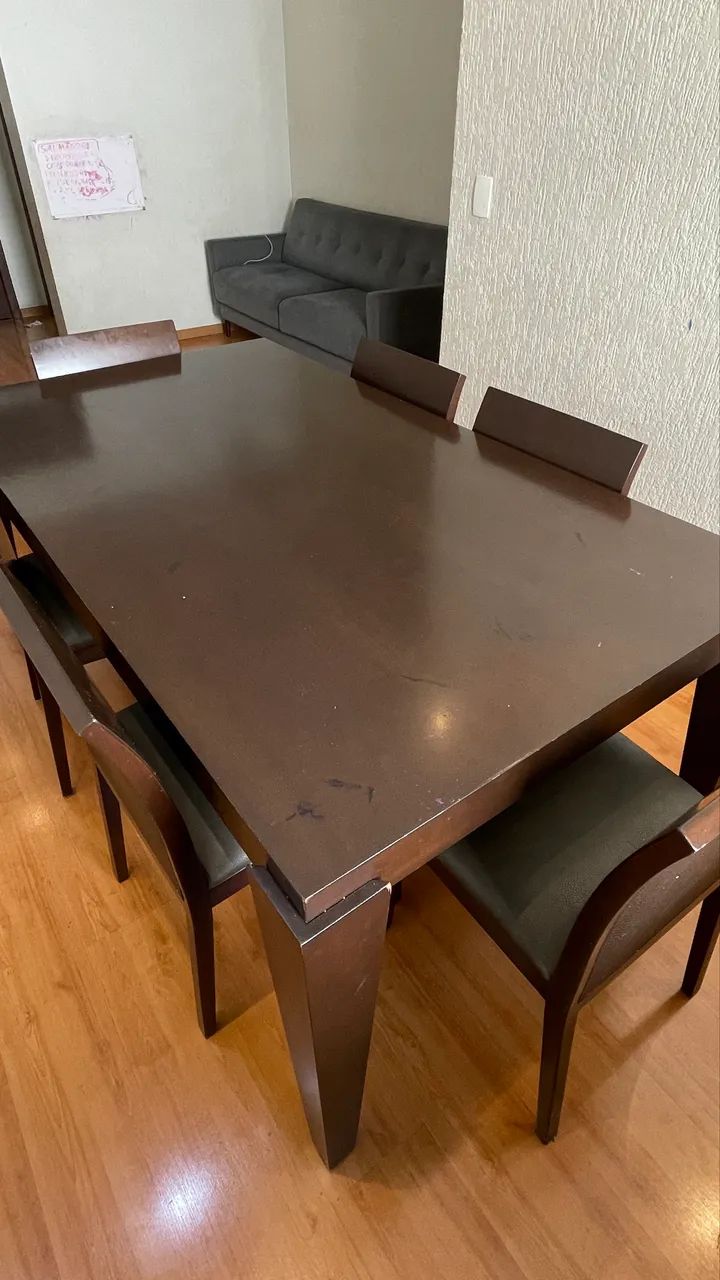 Mesa de madeira 1,80x1,00 com 6 cadeiras acolchoadas  - Foto 5