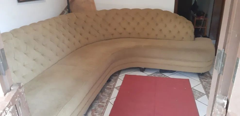 Sofá amarelo usado