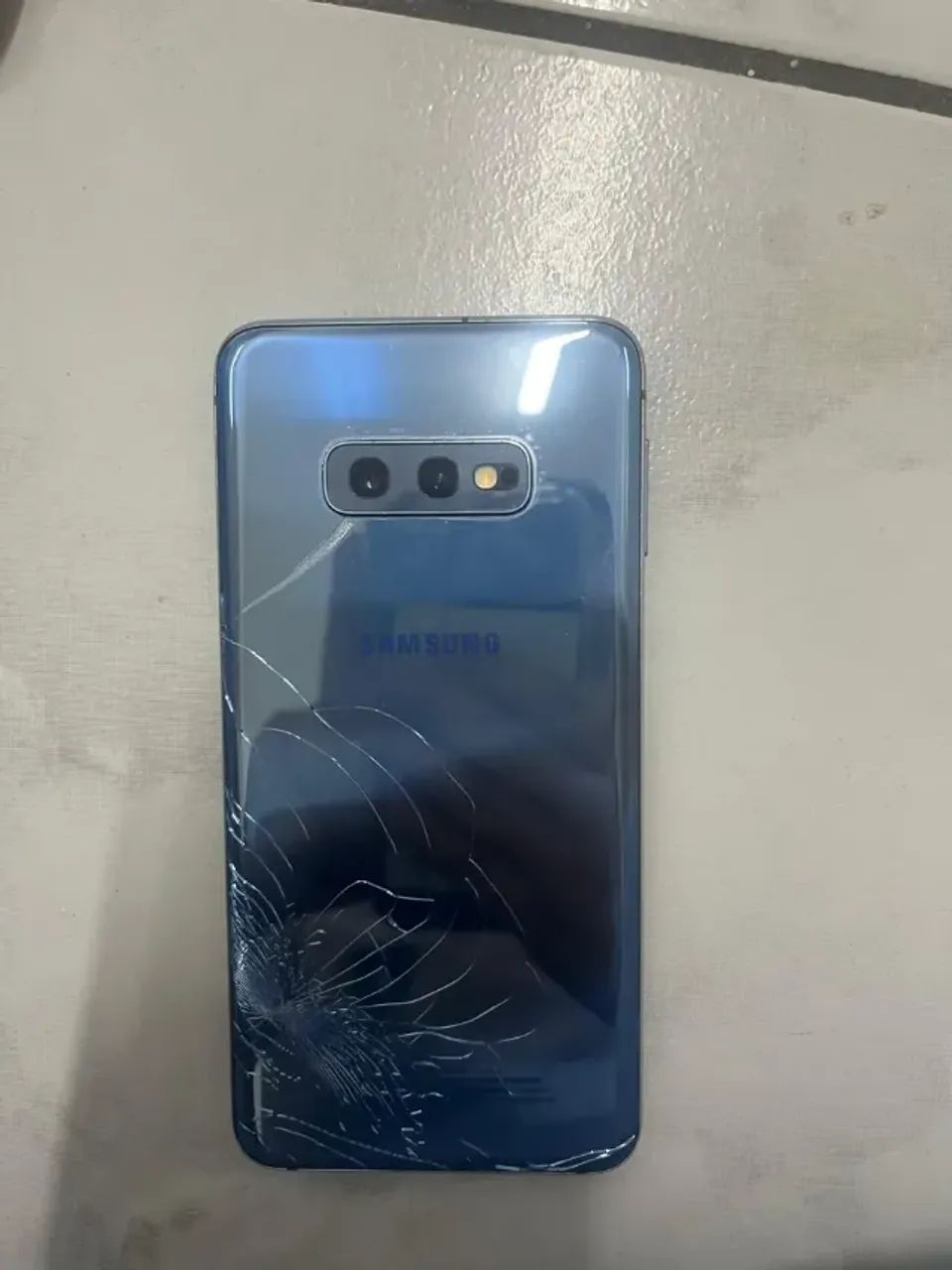 Samsung Galaxy S10e 128GB 6GB RAM Azul - Foto 2