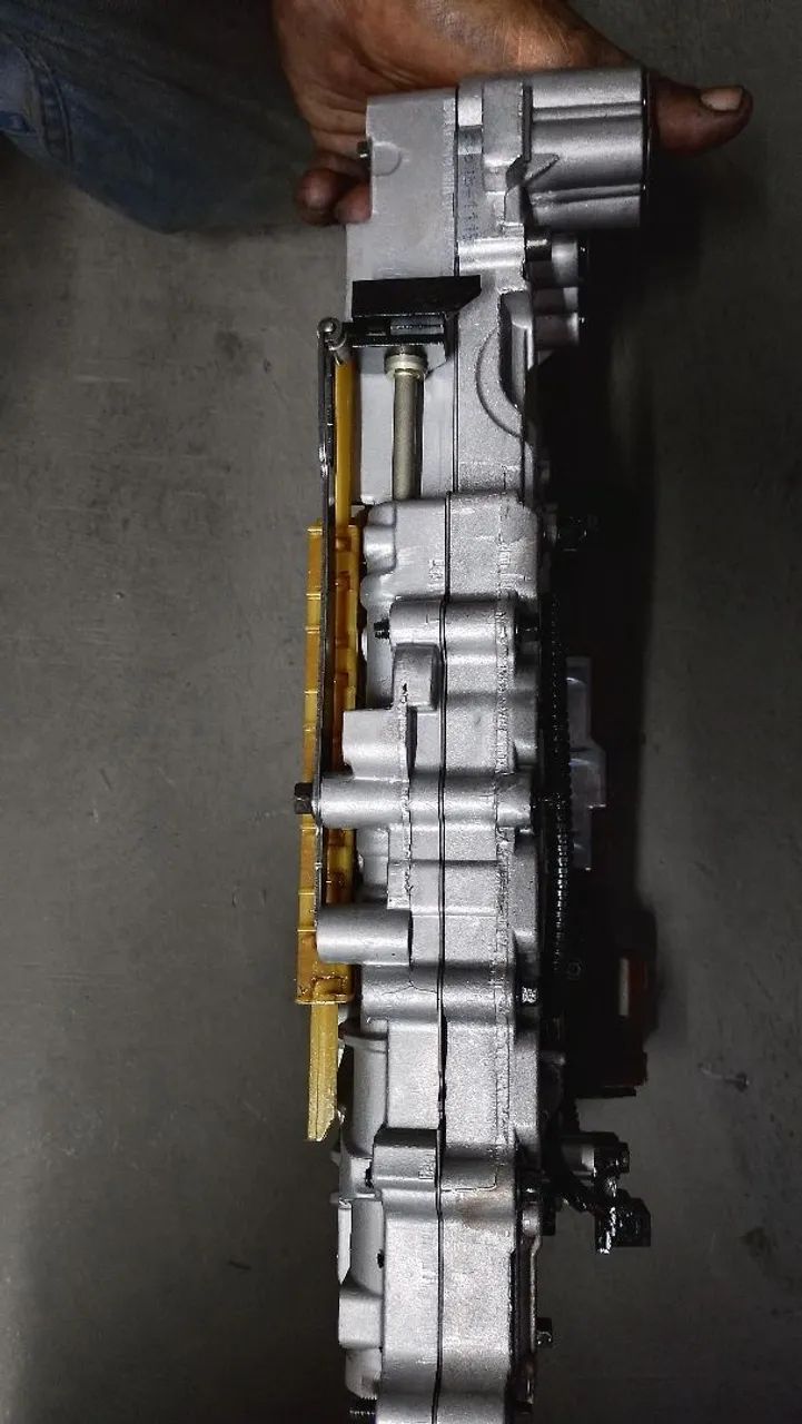 Corpo de válvulas e módulo do câmbio automático Chevrolet  - Foto 4