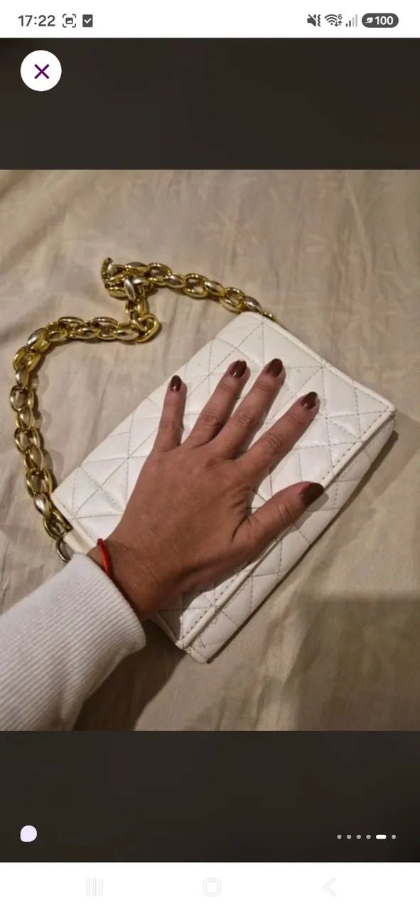 Bolsa branca com corrente dourada  - Foto 5