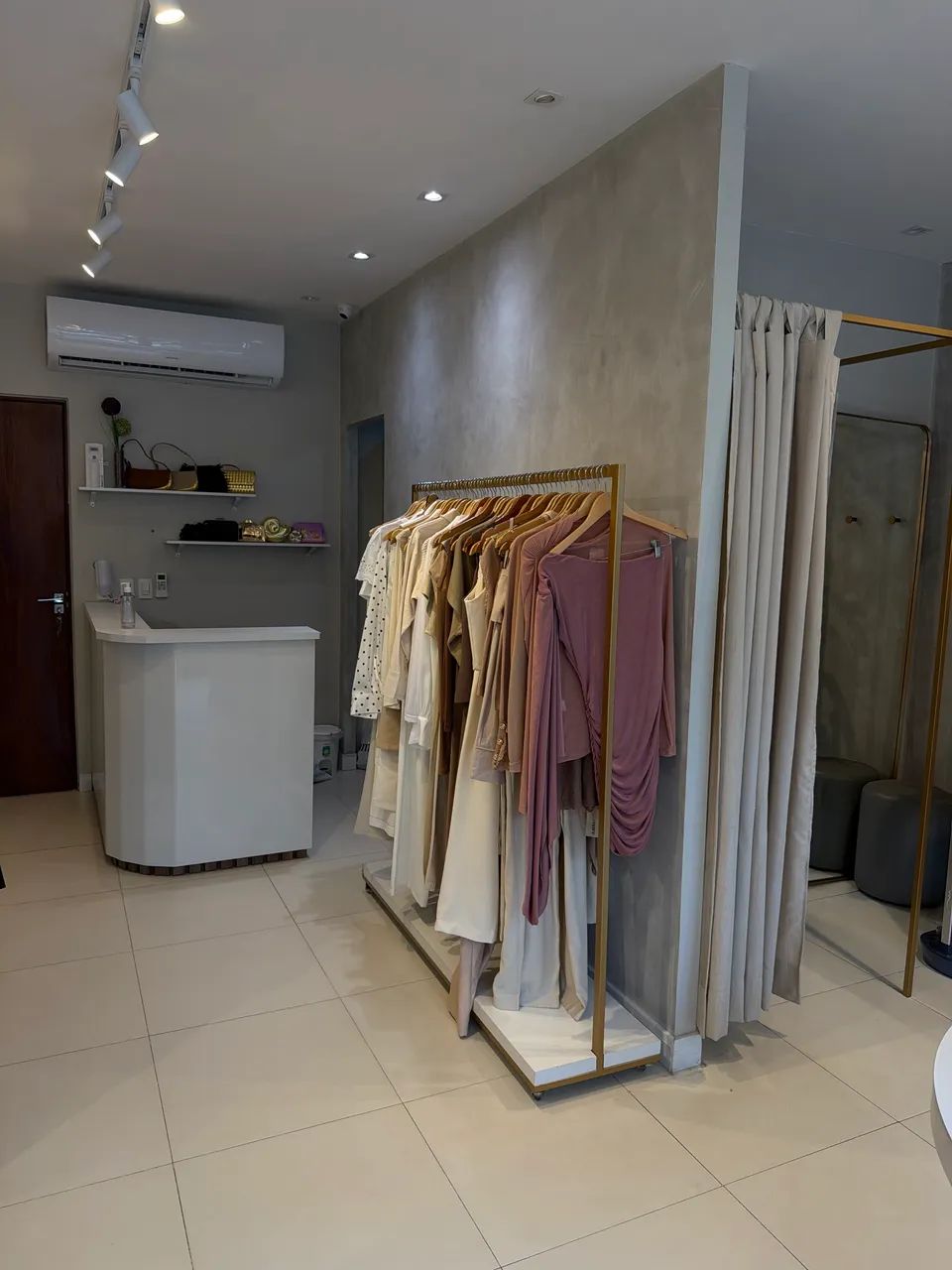 REPASSO PONTO COMERCIAL LOJA DE ROUPA PRONTA PARA VENDER - Foto 3