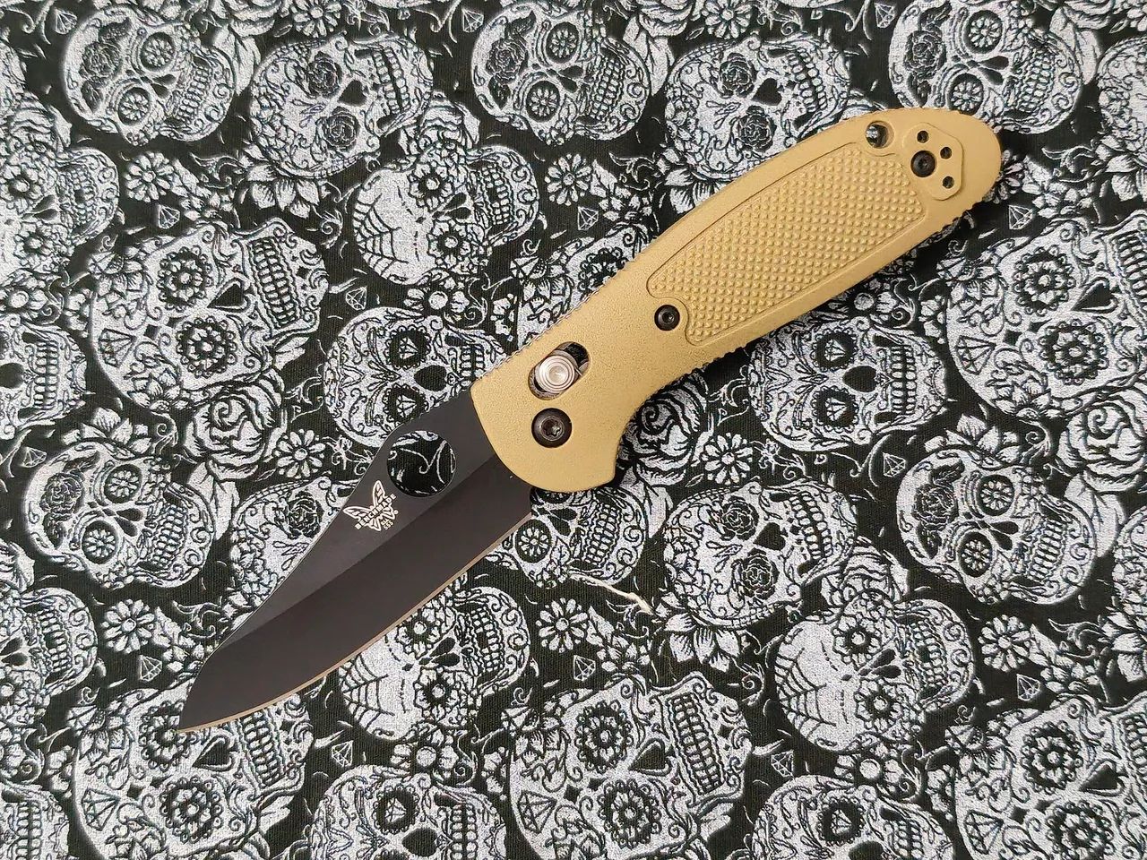 Canivete Benchmade Mini Griptilian #555BKHGSN Black Sheepsfoot Blade Plain,Sand Handle USA