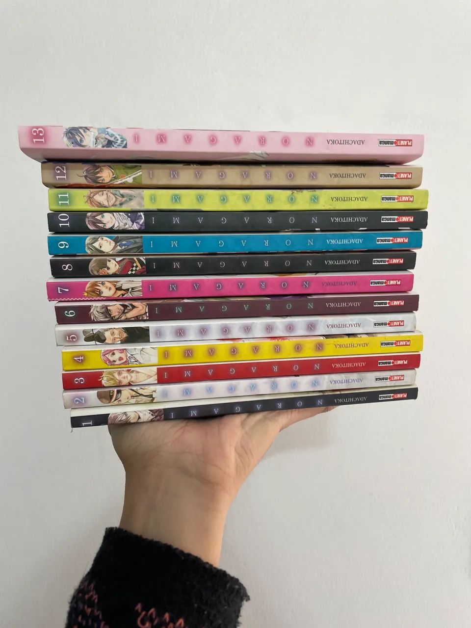 13 volumes Noragami