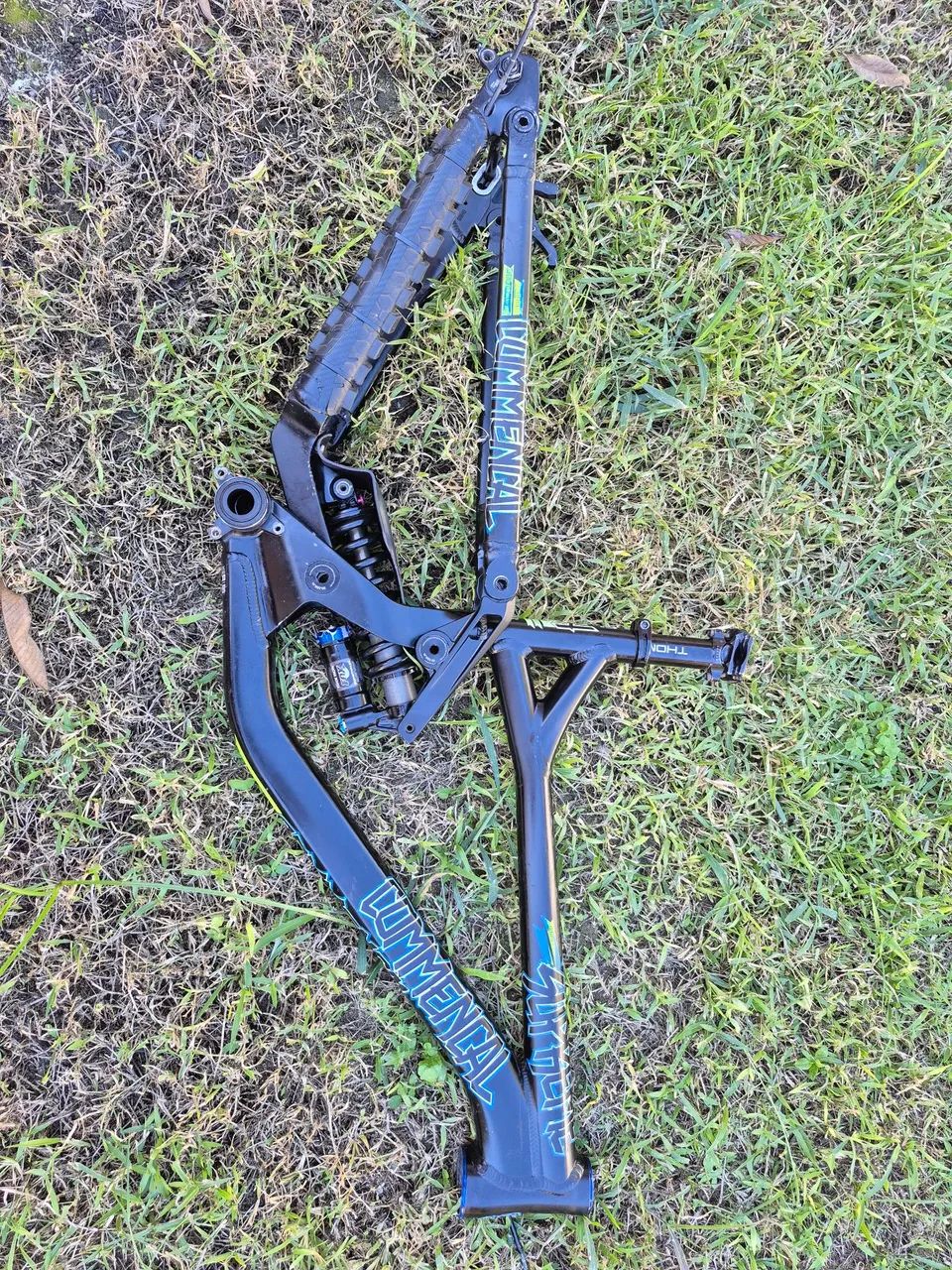 Quadro commencal supreme 27.5 downhill  sem shock - Foto 2