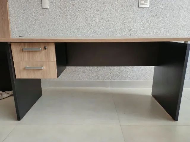 1 MESA COM 2 GAVETAS R$ 350 E 2 MESAS SIMPLES R$ 150,00 CADA 