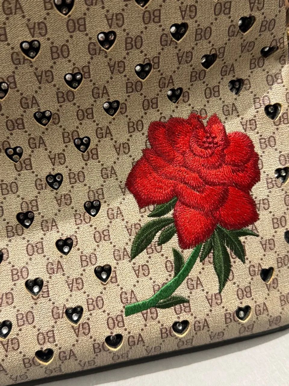 Bolsa feminina com bordado e pedraria - Foto 2