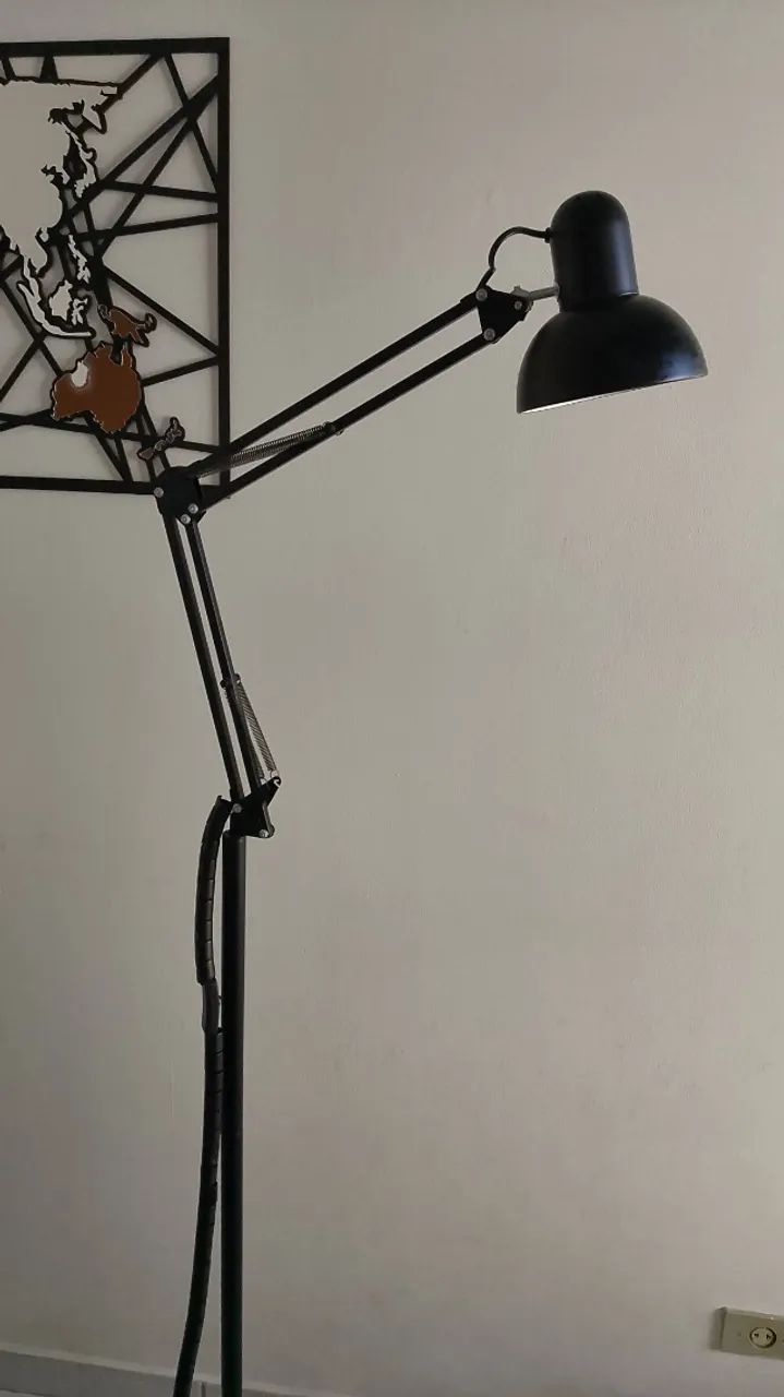 Abajur preto de 1.80m 