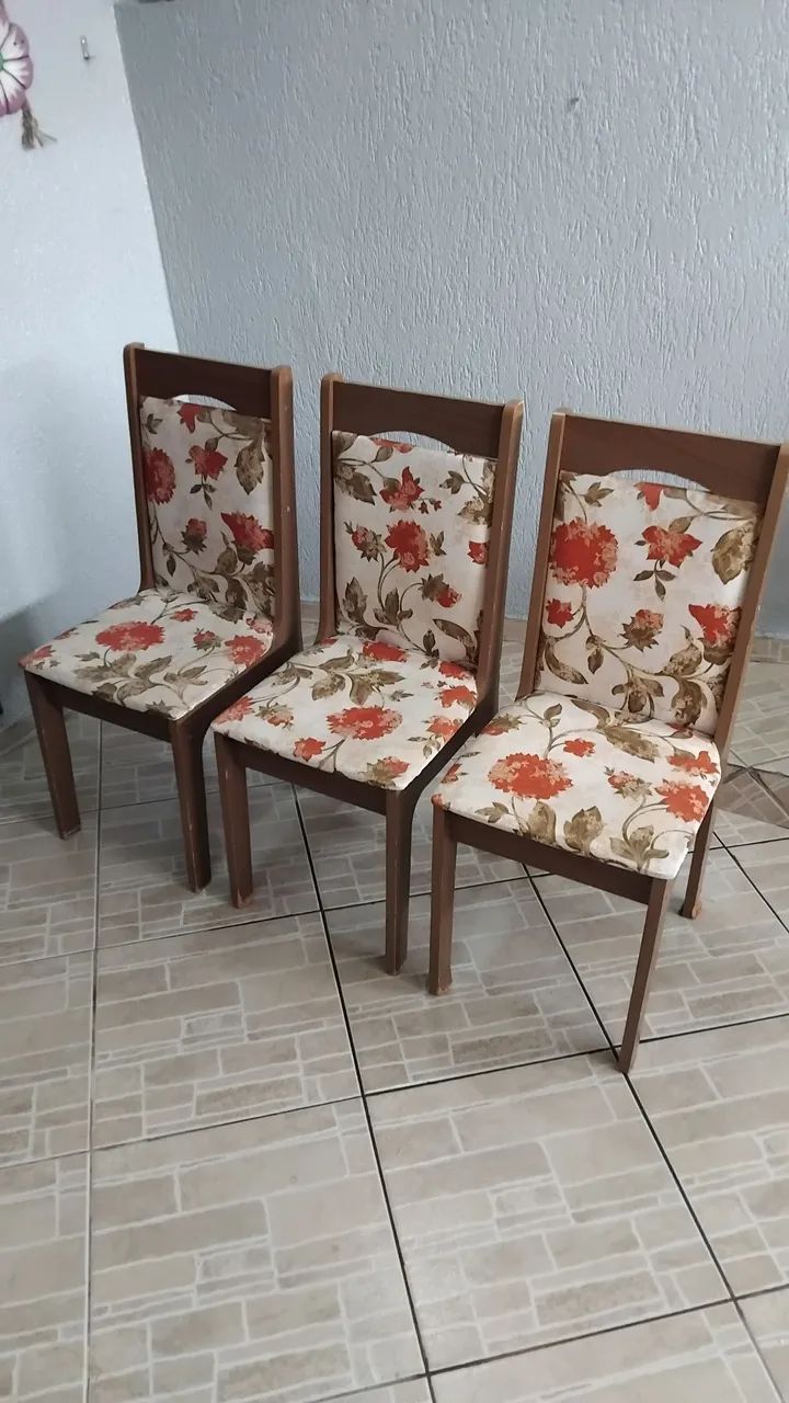 3 cadeiras estampa floral 