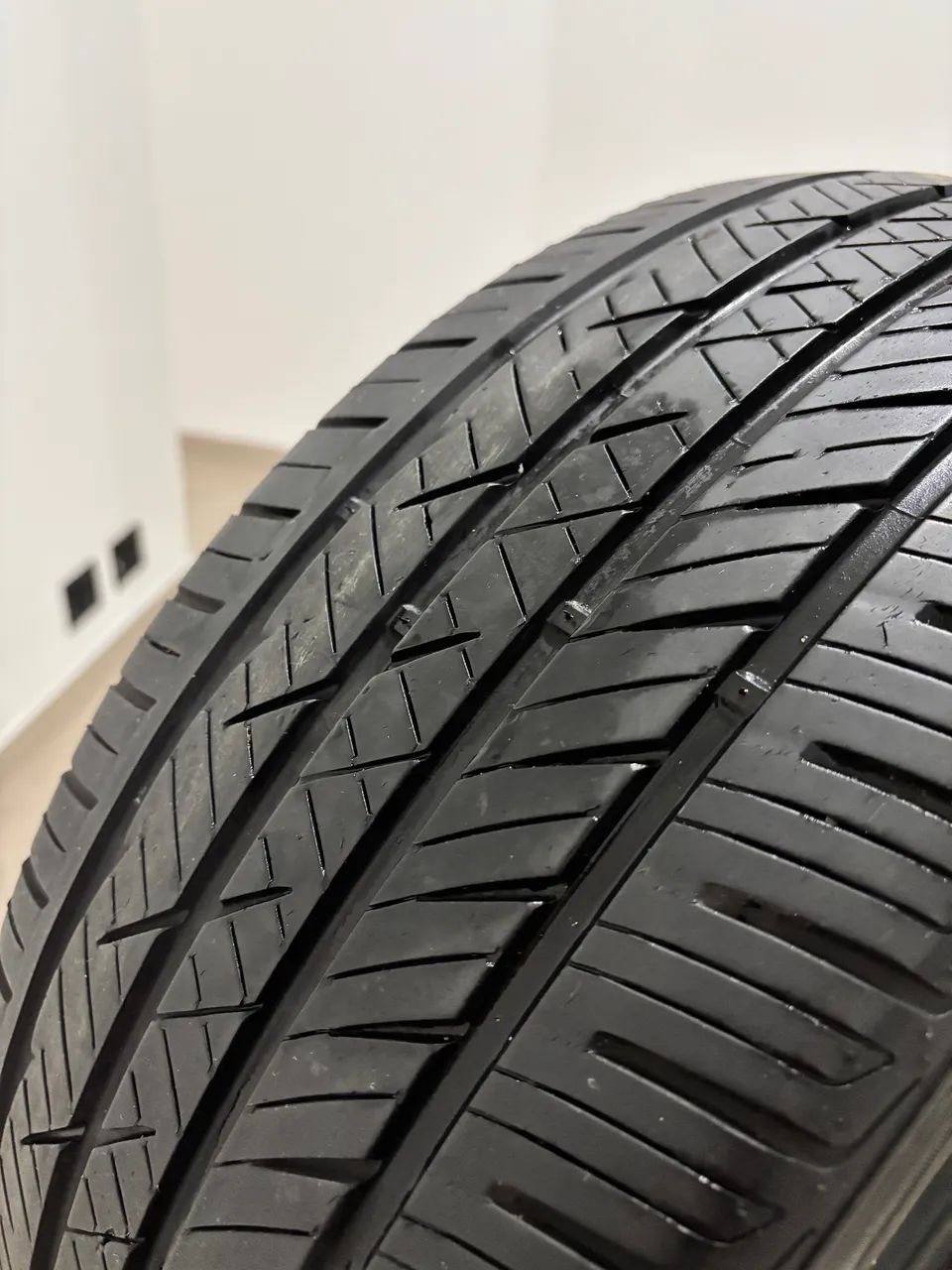 JOGO DE PNEUS SEMINOVOS 225/45 R17 - ÓTIMO ESTADO! - Foto 2