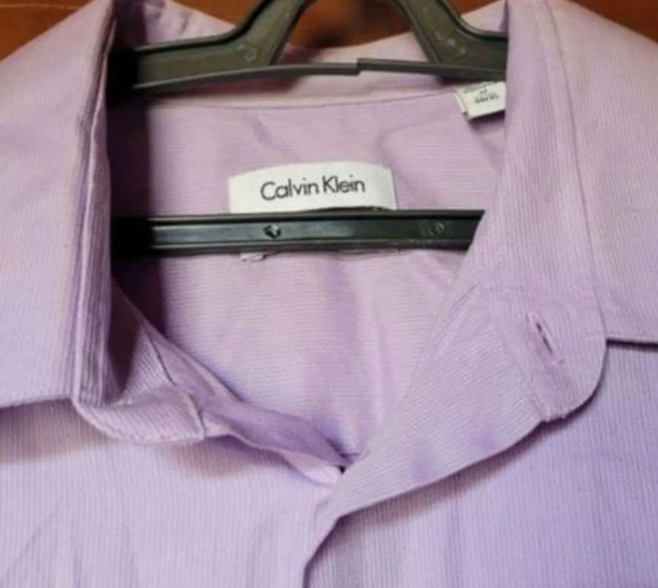 camisa social calvin klein lilás - elegante e sofisticada - tam g - Foto 3