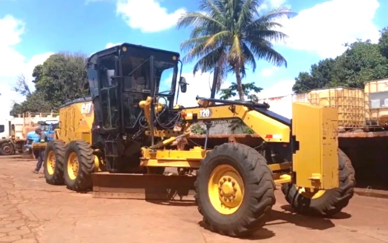 Motoniveladora Caterpillar 120 ano 2021 com 15.000 horas e ripper traseiro, em SP - Foto 5