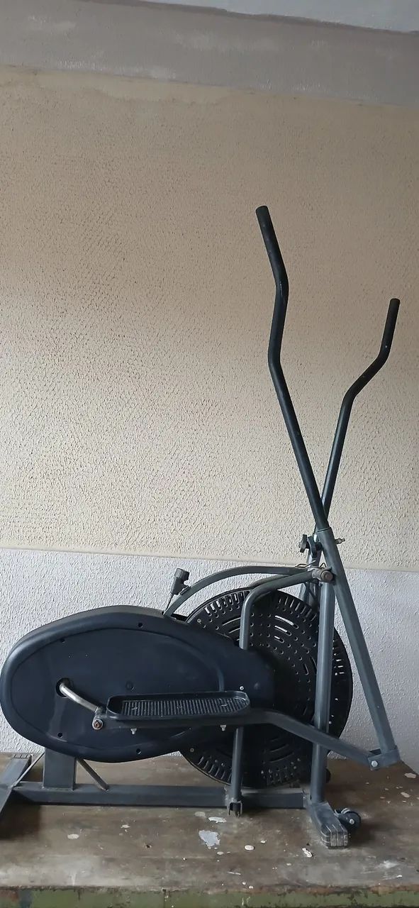 Aparelho elíptico para ginástica 