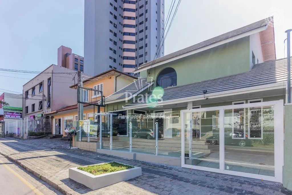 Casa comercial em localização privilegiada