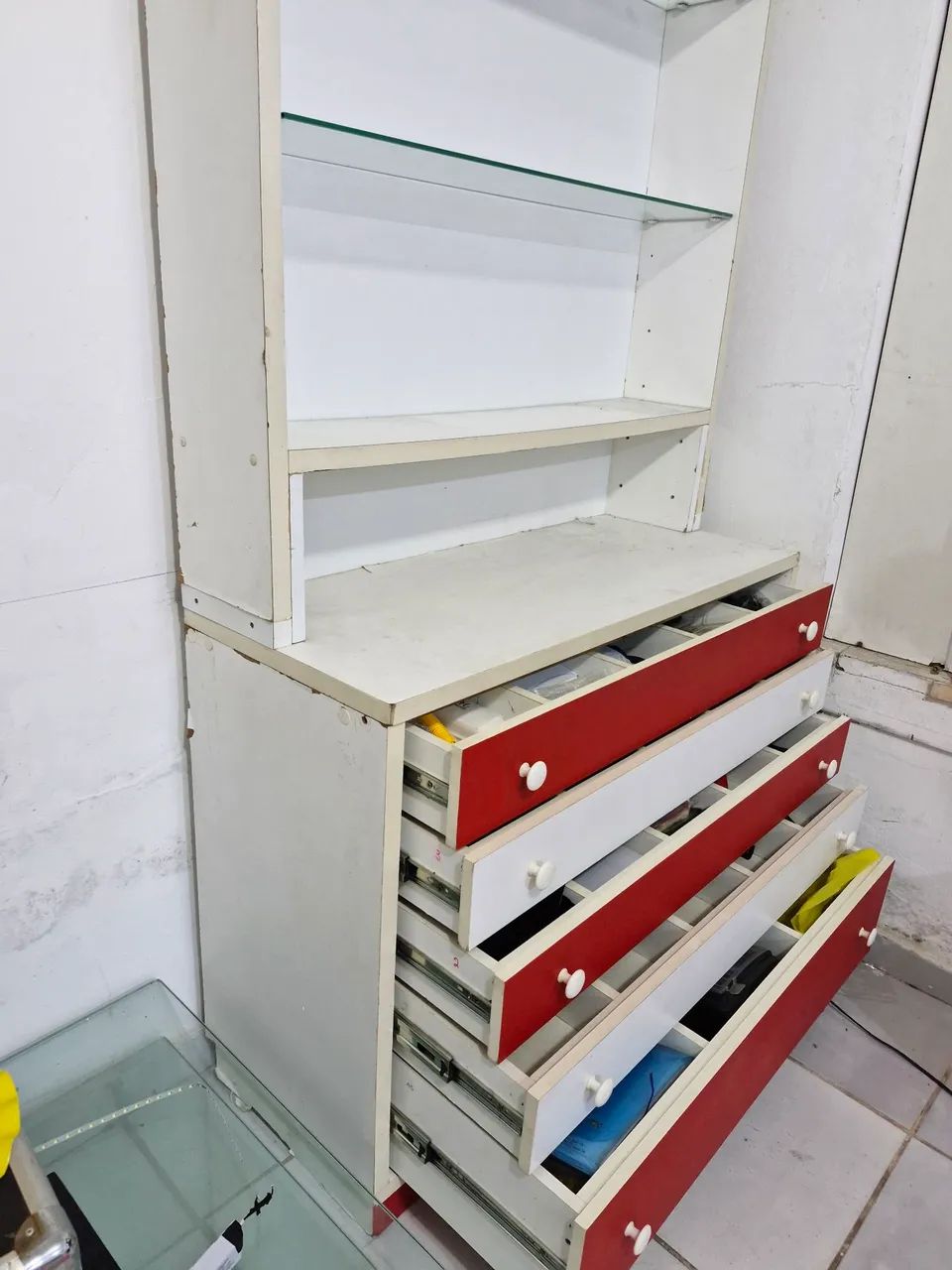 Vitrine lojas mdf e vidro - Foto 3
