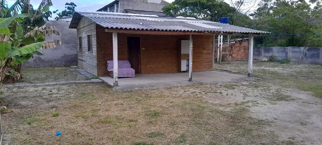 Vendo casa, no Campeche, com 2 quartos.