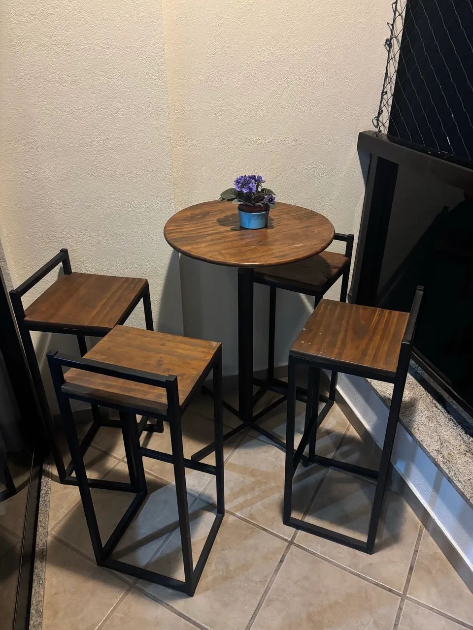 Bistrô com 4 banquetas  - Foto 3