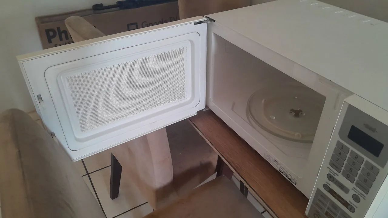 VENDO MICROONDAS BRASTEMP 30 LT EM EXCELENTE ESTADO BEM CONSERVADO FUNC, PERFEITAMENTE  - Foto 3