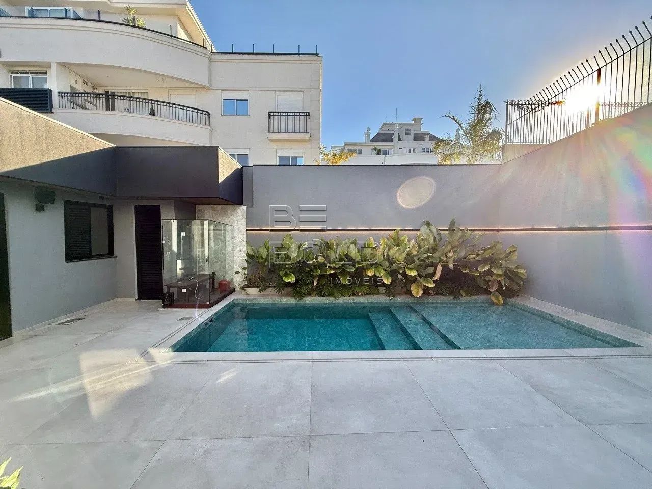 Casa alto padrão com 5 dormitórios em Coqueiros - Foto 3