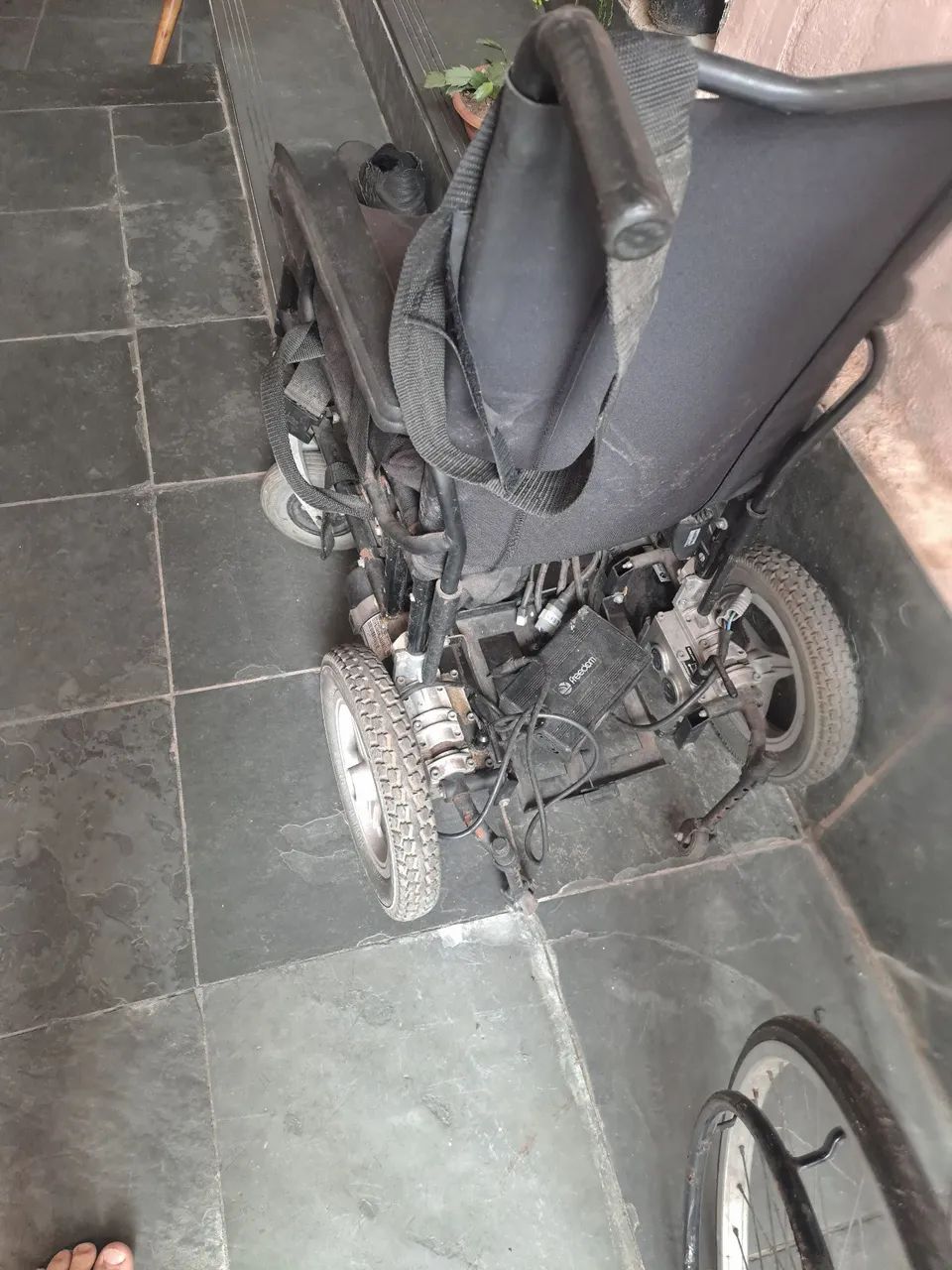 Cadeira de rodas motorizada pra arrumar 