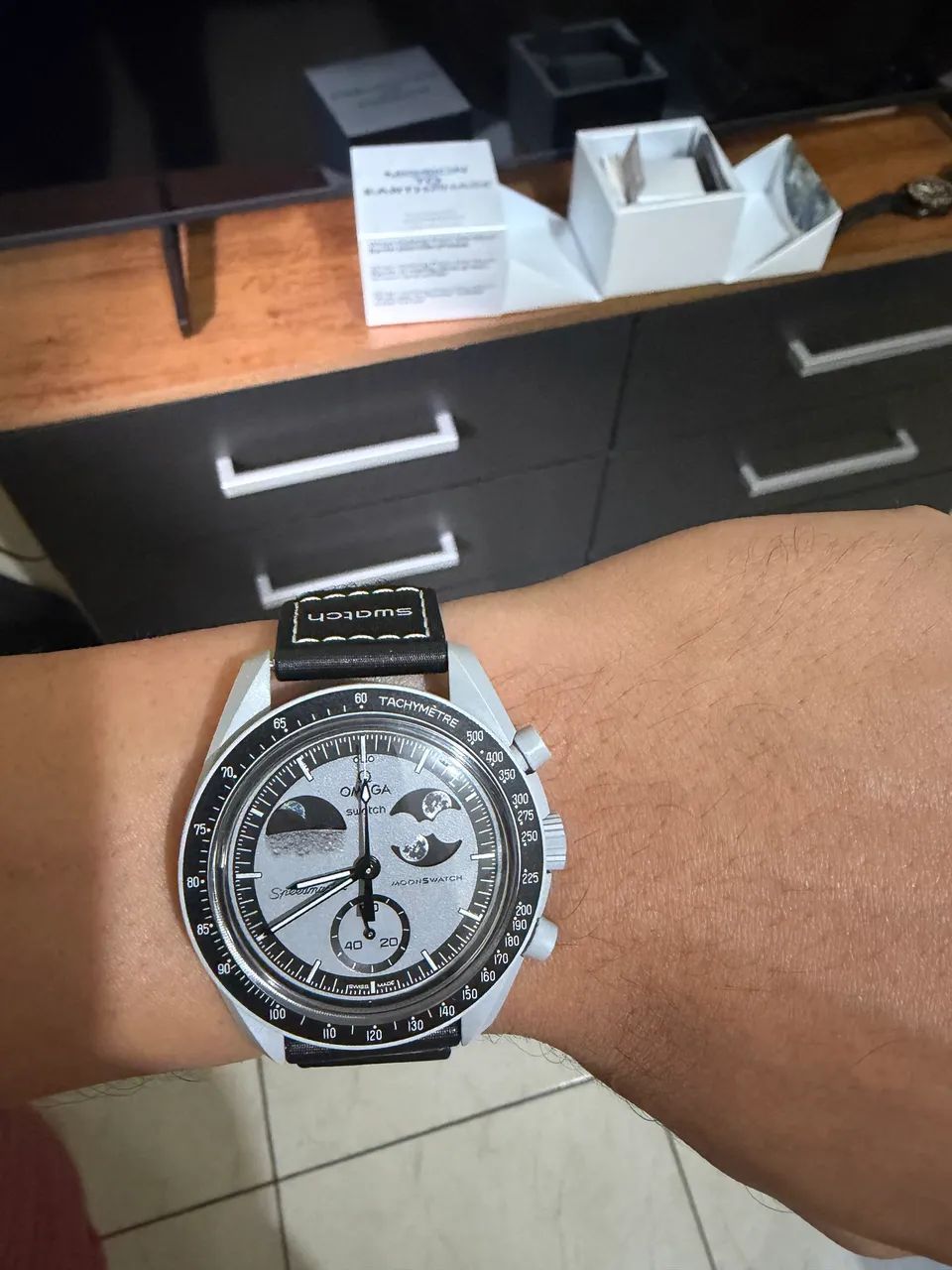 Relógio omega swatch earth phase