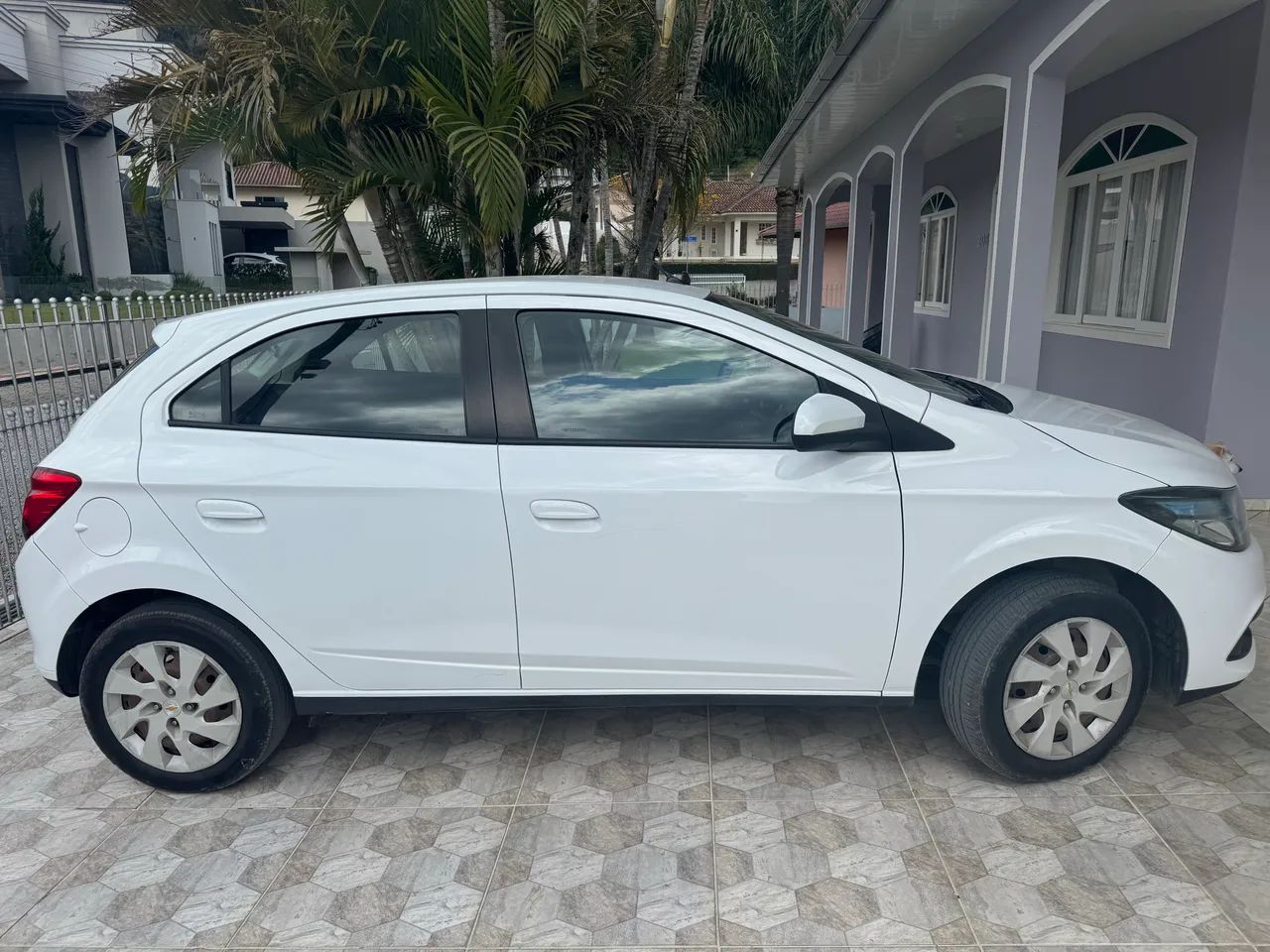 Chevrolet Onix Hatch LT 1.4 8V Flex Power Mec. 4P 2014 - Foto 5