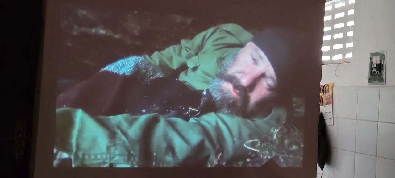 Projetor Mini Portátil HY300 4K Android NOVO - Foto 5