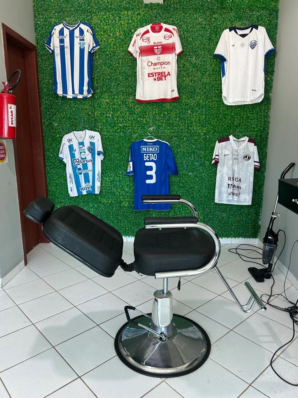 Cadeira de barbeiro, Valor 900 - Foto 2