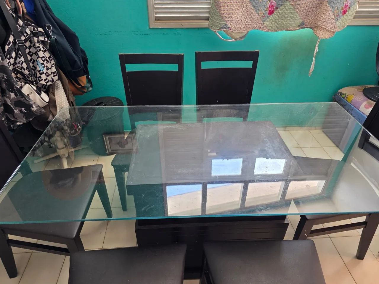 Mesa de vidro com 6 cadeiras. - Foto 2