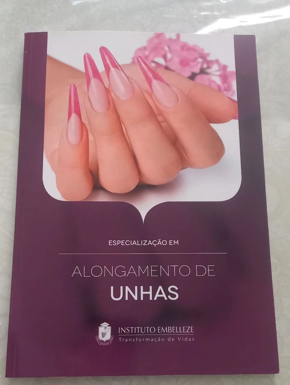 Revista de  alongamento  de unhas